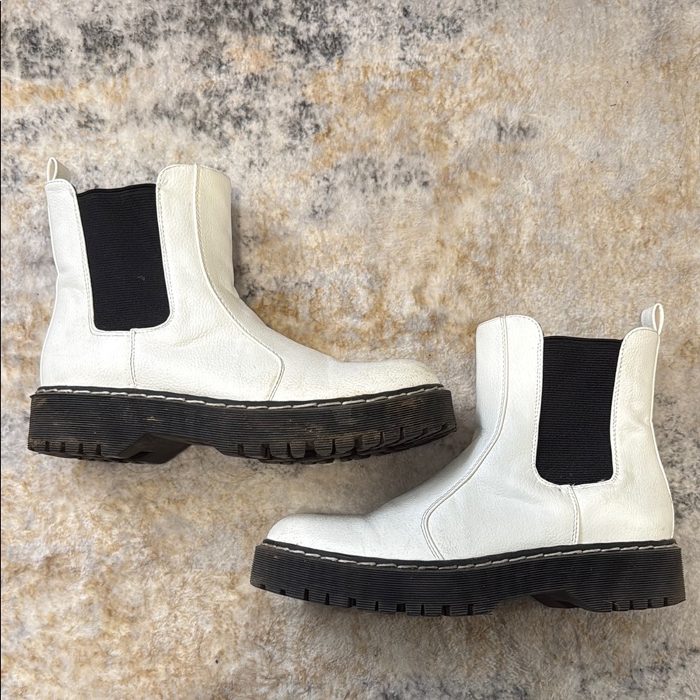 Sincerely Jules White and Black Women's Boots